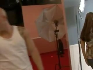 Kasunyatan porno: 2 dudes convince maly to fuck at studio