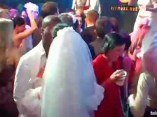 Magnificent hujuwly brides suck big cocks in jemagat öňünde