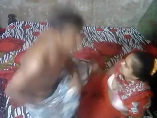 Dehati kamla bhabhi ki moti chutad ko thapad mar mar kar choda