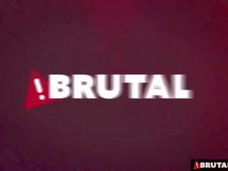 Brutalclips - gigantisk tuppar vila i frid båda henne hål