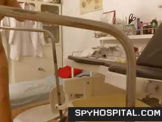 Sensational ben høy hæler tenåring gikk til gynecologist skjult kamera vis