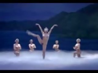 غريب عري ballet