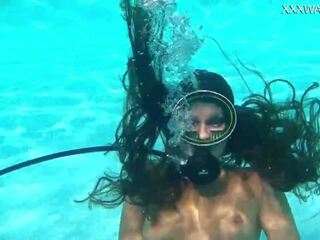Nora shmandora underwater dildon handling, kön video- 0f