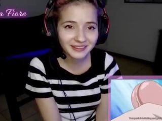 18yo youtuber gets hujuwly jiklamak hentaý during the stream and masturbates - emma fiore