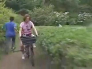 Japanilainen vauva masturbated kun taas ratsastus a specially modified likainen klipsi pyörä!