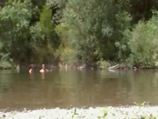 Naturist perfected pár na the řeka, volný xxx film f3